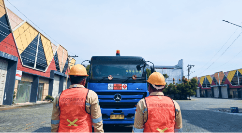 Operational Team and Truck